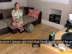 Amateur, Sucer une bite, Tromperie, Léchez, Masturbation, Maman, Bureau, Plan cul à trois