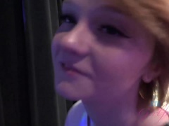 Freundin, Orgasmus, Im freien, Zierlich, Pov, Öffentlich, Kurzes haar, Rock