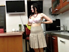 Enthousiasteling, Grote kont, Grote mammen, Bruinharig, Mollig, Huisgemaakt, Masturbatie, Alleen