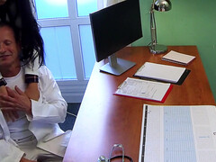 Amateur, Sucer une bite, Médecin, Infirmière, Bureau, Plan cul à trois, Voyeur, Mouillée