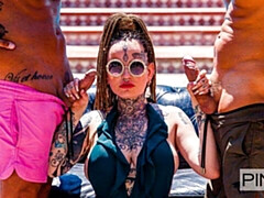 Большая жопа, Большой член, Большие сиськи, Брюнетки, Собачьи, Милф, На природе, Втроем