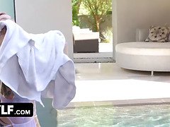 デカ尻, デカパイ, 指いじり, 淫乱熟女, ラフ, 叫ぶ, タトゥー, 濡れ