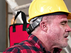 18 ans, Gros cul, Gros seins, Sucer une bite, Gorge profonde, Doigter, Public, Adolescente