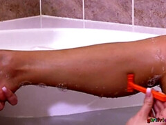 Cuarto de baño, Penetracion con dedos, Novia, Lesbiana, Lamidas, Coño