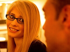 Blondine, Blasen, Hundestellung, Brille, Lecken, Natürlichen titten, Jungendliche (18+), Titten