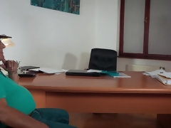 Брюнетки, Семяизвержение, Глубокая глотка, Поцелуи, Натуральные сиськи, В офисе, Тощие, Тату