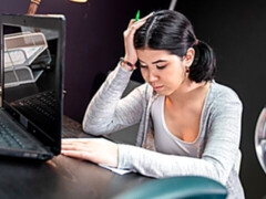 Sucer une bite, Brunette brune, En levrette, Poilue, Branlette thaïlandaise, Adolescente, Nénés