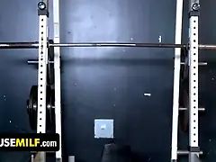Americano, Culo, Culo grande, Tetas grandes, Madura, Gimnasio, Gritar, Trio