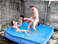 18 jaar, Anaal, Pijpbeurt, Hondjeshouding, Biljart, Spaans, Zuigen, Tatoeage