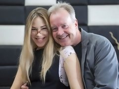 69, ブロンド, フェラチオ, 指いじり, 手コキする, なめる, 自然山雀, ストリッピング