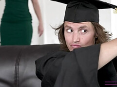 Gros cul, Brunette brune, Éjaculation interne, En levrette, Lingerie, Mère que j'aimerais baiser, Maman, Jupe