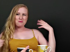 Tussi, Grosse titten, Blondine, Blasen, Europäisch, Weibliche domination, Gruppe, Titten