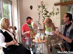 ブロンド, エロ熟女, オナニー, 熟年, 淫乱熟女, 義母, ティーン, 三人