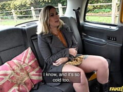 Grosser arsch, Blondine, Blasen, Hundestellung, Handjob, Lecken, Im freien, Tätowierung