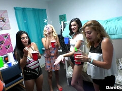 Chambre à dormir, Gros cul, Blonde, Sucer une bite, Brunette brune, Léchez, Fête, Nénés