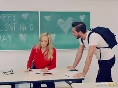 デカ尻, ブロンド, フェラチオ, バック, 指いじり, 淫乱熟女, ストリッピング, 教師