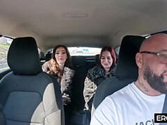 Sucer une bite, Femelle, Groupe, Naturelle, Nue, Rugueux, Jarretelles, Plan cul à trois