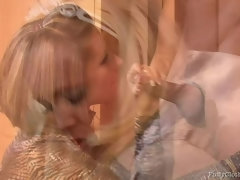 Brunette brune, Homme nu et filles habillées, En levrette, Doigter, Branlette thaïlandaise, Hard, Naturelle, Chatte