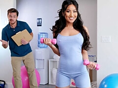 Asiatique, Gros cul, Grosse bite, Sucer une bite, Brunette brune, En levrette, Maigrichonne, Adolescente