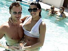 Большая жопа, Большой член, Большие сиськи, Минет, Брюнетки, Собачьи, Бассейн, Сиськи