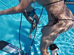 Chica, Corridas, Sexo duro, Lesbiana, Masturbación, Público, Tetas, Bajo el agua