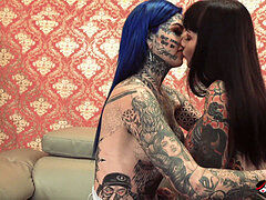 Aziatisch, Hakken, Lesbisch, Voorbinddildo, Tatoeage, Speelgoed