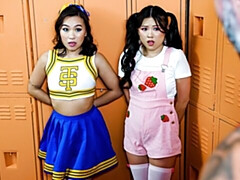 18 ans, Cul, Grosse bite, Sucer une bite, En levrette, Seins naturels, Maigrichonne, Nénés