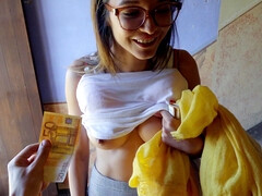 Grosse bite, Sucer une bite, Conversation vulgaire, En levrette, Branlette thaïlandaise, Argent, Culottes ou slips, Pov