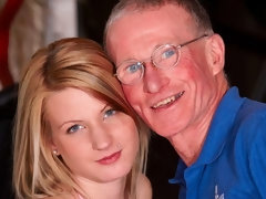 Kont, Blond, Hondjeshouding, Handbeurt, Geschoren, Mager, Tiener, Tieten likken