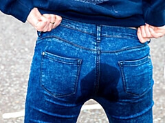 Жопа, Брюнетки, Эксгибиционист, Джинсы, На природе, На публике, Короткая стрижка, Молоденькие