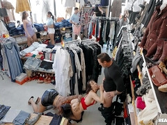 Blasen, Braunhaarige, Milf, Mutti, Öffentlich