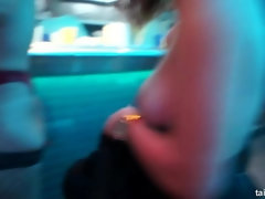 Braunhaarige, Bekleidet, Spermaladung, Puppe, Interrassisch, Lesbisch, Orgie, Nass