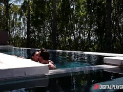 デカチン, デカパイ, フェラチオ, 指いじり, アウトドア, プール, ショートヘア, 濡れ