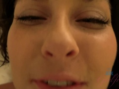 Leie, In den arsch, Arsch, Braunhaarige, Fussjob, Freundin, Pov, Muschi