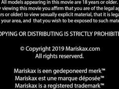 Grosse titten, Blasen, Hundestellung, Natürlichen titten, Büro, Sekretärin, Strümpfe, Flotter dreier