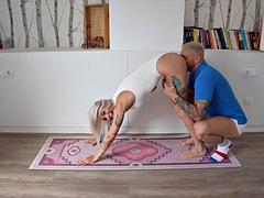 Rubia, Pareja, Corridas, Corridas faciales, Gimnasio, Sexo duro, Madres para coger, Público