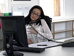 Enthousiasteling, Aziatisch, Bruinharig, Vingeren, Masturbatie, Kantoor, Alleen, Strippen