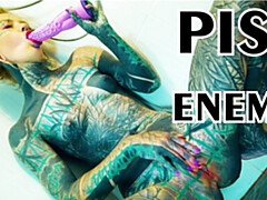 Cul à la bouche, Femelle, Gothique, Masturbation, Piercing, Douche, Tatouage, Nénés