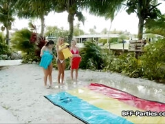 Bikini, Blasen, Vollbusig, Flotter vierer, Selbstgemacht, Natürlichen titten, Party, Jungendliche (18+)