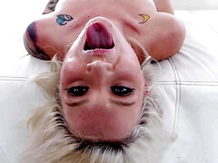 Rubia, Mamada, Garganta profunda, Polla, Corridas faciales, Monstruo, Tatuaje, Tetas