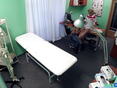 Amateur, Mamada, Corridas faciales, Pajear, Lamidas, Enfermera, Uniforme, Voyeur