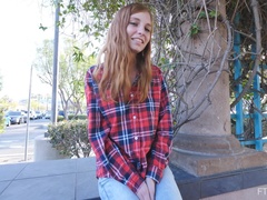 En gros plan de très près, Extrême, Béant, Masturbation, Orgasme, Public, Solo, Sous la jupe