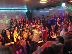 Blond, Bruinharig, Europees, Groep, Interraciaal, Ondergoed, Rijpe lesbienne, Realiteit