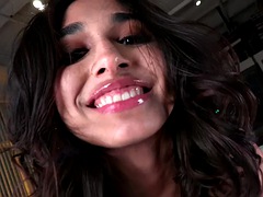 Grosse bite, Brunette brune, Mignonne, Branlette thaïlandaise, Huilée, Réalité, Adolescente, Nénés