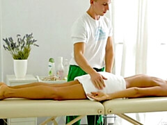 Grosser arsch, Grosser schwanz, Blasen, Braunhaarige, Massage, Rasiert, Jungendliche (18+), Titten