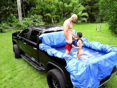 Asiatisch, Grosser schwanz, Aufs gesicht abspritzen, Interrassisch, Im freien