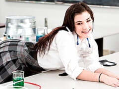 Grote lul, Pijpbeurt, Bruinharig, Hondjeshouding, Klein, Schoolmeisje, Tiener, Tieten likken