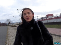 Amateur, Cul, Brunette brune, Voiture, Seins naturels, De plein air, Piercing, Public