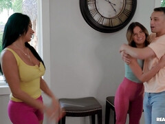 Tetas grandes, Mamada, Morena, Polla, Pajear, Madres para coger, Coño, Trio