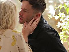 Grote mammen, Blond, Tieten likken